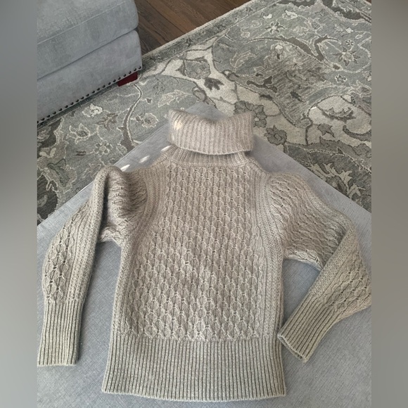 Banana Republic Turtleneck woman’s Sweater size S/P - Picture 2 of 6